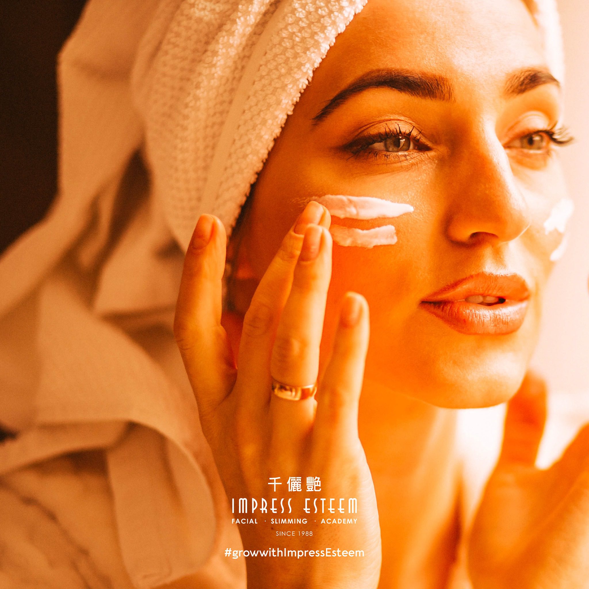 SIMPLE STEPS to maintain a healthy, radiant skin. 几个【简】【单】【步】【骤】，为你打造健康光泽的肌肤